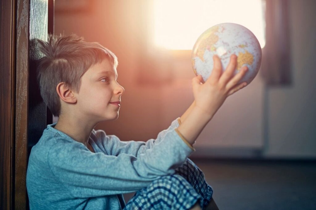 Boy With the Globe, Private School in Pittsburgh, Modern School in Pittsburgh, Elementary School in Pittsburgh, Kinder School in Pittsburgh, Montessori like School in Pittsburgh, Best School in Pittsburgh , Non Traditional School in Pittsburgh PA