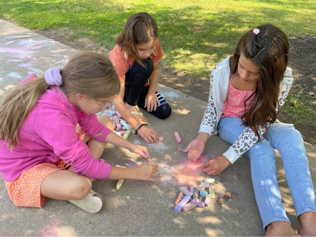 Kids Outdoor Activity Playing Chalk, Acton Academy Pittsburgh is a 21st Century, best Modern school, best Non-traditional School, best Middle school, best private school, best Elementary School, and best Kinder school in Wexford Pennsylvania.