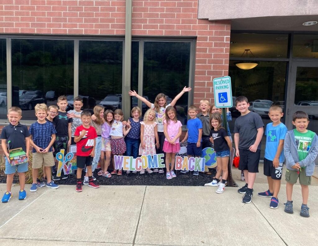 Pittsburgh Group Picture, Acton Academy Pittsburgh is a 21st Century, best Modern school, best Non-traditional School, best Middle school, best private school, best Elementary School, and best Kinder school in Wexford Pennsylvania.
